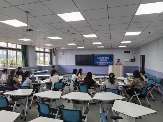 强化教师队伍建设