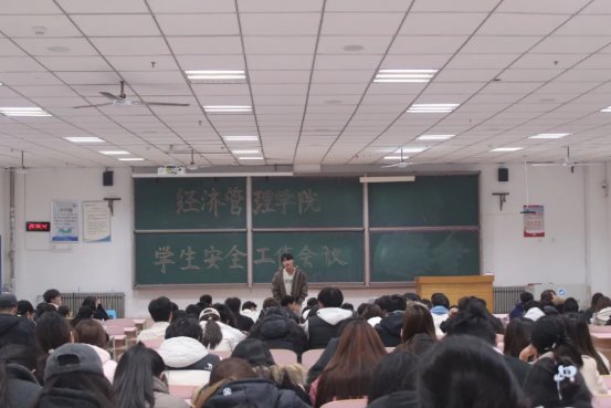 夯实校园安全防线